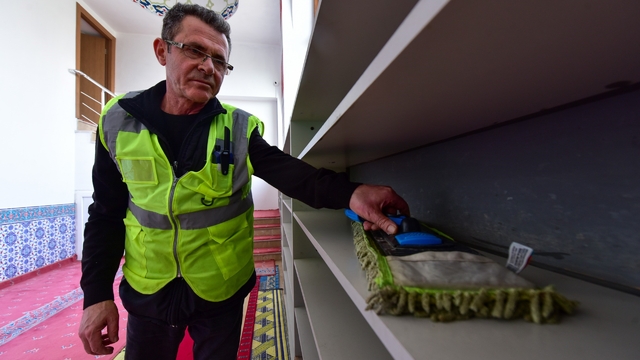 Bursa'daki camilerde Ramazan temizliği