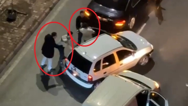 Kayseri'de trafikte yol verme kavgası kamerada: 3 gözaltı