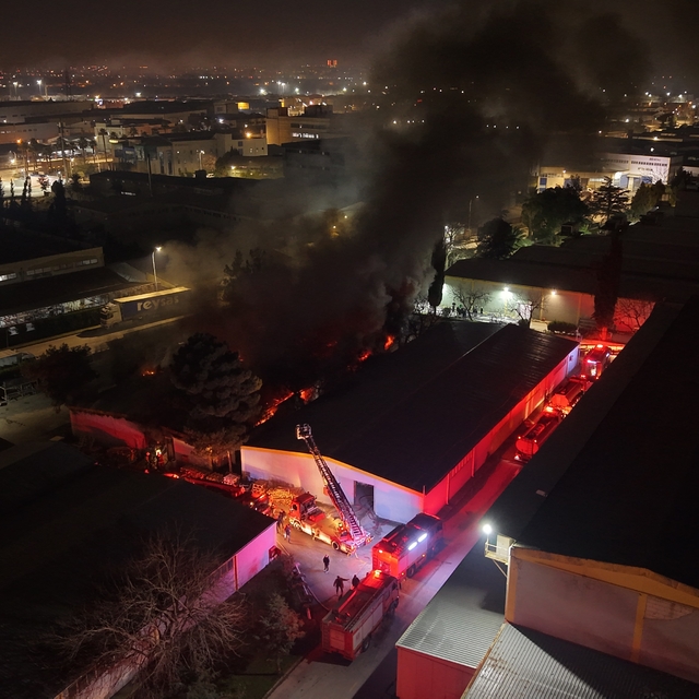 Bursa'da tekstil fabrikasının deposunda yangın