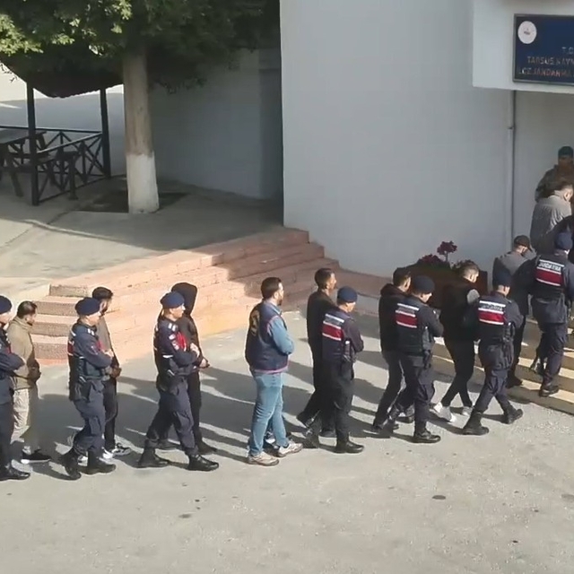 Mersin'de zehir tacirlerine şafak operasyonu: 43 gözaltı, 448 bin sentetik...