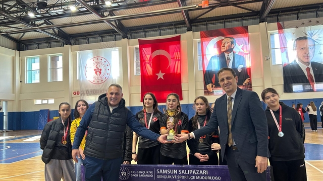 Salıpazarı'nda düzenlenen Okul Sporları Futsal Turnuvası sona erdi