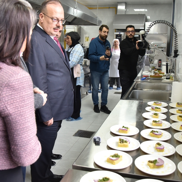 Vali Canbolat Didim Mutfak Akademisi'nde incelemelerde bulundu