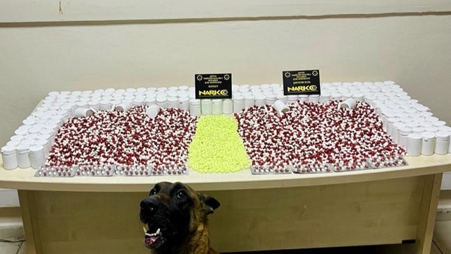 İzmir'den Gürcistan'a uyuşturucu sevkiyatı Artvin polisine takıldı