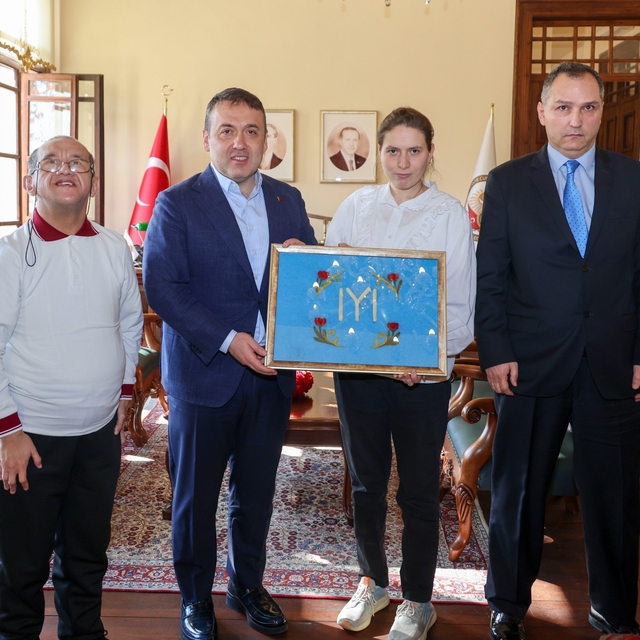 Bilecik'te özel ihtiyaçlı bireyler Vali Sözer'le bir araya geldi