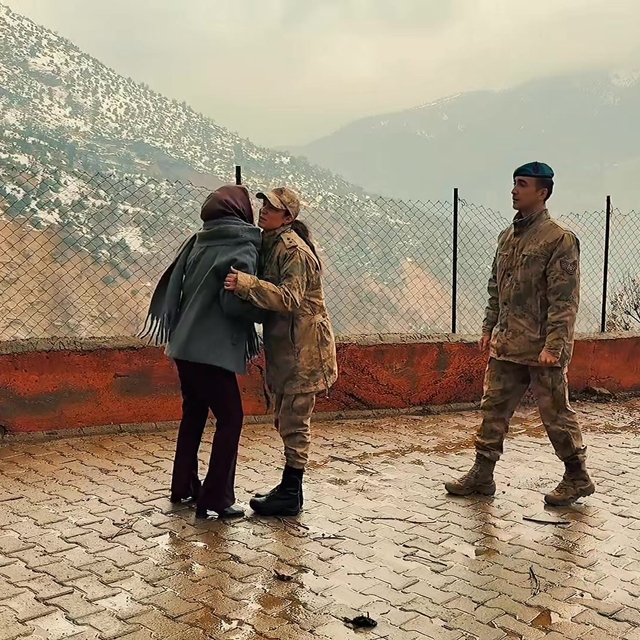 Jandarmadan minik yüreklere anlamlı ziyaret