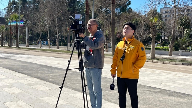 Koreli basın mensubundan depremin yıktığı Hatay'daki çalışmalara övgü dolu sözler
Güney Koreli gazeteci Jaehoon Chu:
"Muazzam bir çaba sarf edildiğini ve harika bir sonuç çıktığını gözlemliyorum"
11 ülkeden 32 basın mensubu, depremin ardından yeniden inşa edilen Hatay'daki çalışmaları yerinde gözlemledi