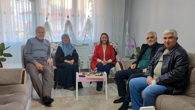 Başkan Tekin'den umrecileri ziyaret etti