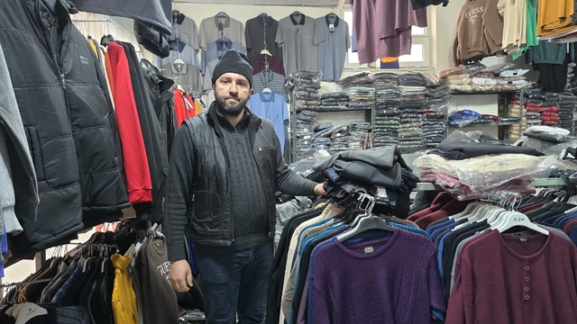 Asrın felaketini Hatay'da yaşayan Önal Burç, Yozgat'ta yeni bir hayat kurdu
Depremde yakınlarını ve işini kaybeden Burç:
"Bir çift çorabın ne kadar değerli olduğunu anladım"