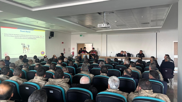 Doğanşehir'de jandarma uyuşturucuyla mücadele ve aile içi şiddet semineri verdi