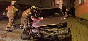 Kaza sonrası kendilerini otomobilden dışarı attılar
Ehliyetsiz 17 yaşındaki...