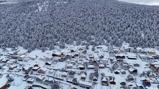 Karla kaplanan Keyfalan Yaylası eşsiz manzarasıyla havadan görüntülendi