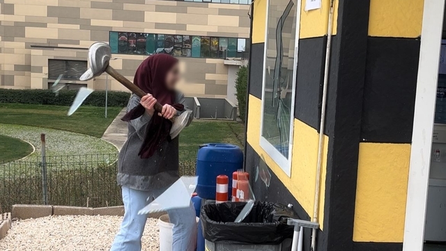 'Taksi beni sevmiyor' diyerek saldırmış; taksi durağına saldırının yeni görüntüleri ortaya çıktı