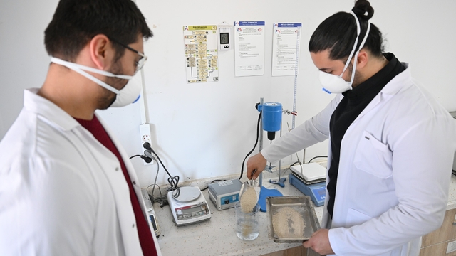 Mersin Büyükşehir Belediyesinin kalite laboratuvarı akreditasyon aldı
Yol ve altyapı imalatları artık uluslararası standartta denetleniyor