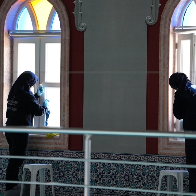 Denizli Büyükşehir Belediyesi Ramazan ayı öncesi camilerde temizlik seferbe...