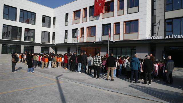 Kahramanmaraş'ta depremde hayatını kaybedenler için okullarda sessiz anma programı düzenlendi