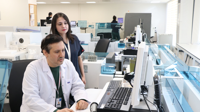 6 ŞUBAT DEPREMLERİNİN ÜÇÜNCÜ YILI - Depremzede doktor ve hemşire eşi Kayseri'de hastalara hizmet veriyor