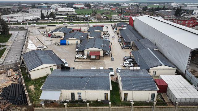 6 ŞUBAT DEPREMLERİNİN ÜÇÜNCÜ YILI - Depremlerden etkilenen Hatay'da ticari hayat geçici prefabrik çarşılarla canlandı