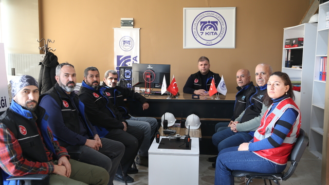 6 ŞUBAT DEPREMLERİNİN ÜÇÜNCÜ YILI - Afetzedelerin enkazda başlayan mücadelesi dernek çatısıyla büyüdü