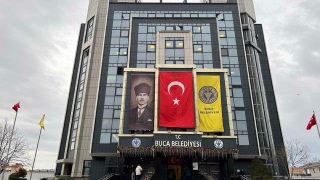 İzmir'in Buca Belediyesi'ne operasyon: 25 gözaltı (3)