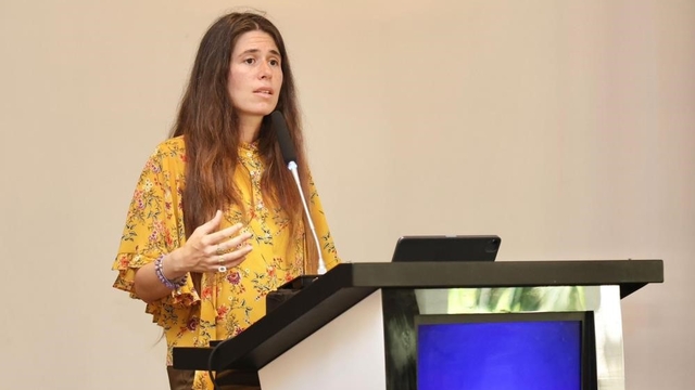 Çeşme Belediye Meclisinde, 2,5 milyarlık arazi devrinde tansiyon yükseldi
Cumhur İttifakı grubu üyelerine hitap eden Belediye Başkanı Lal Denizli: "Size söz hakkı vermem bile ödül"