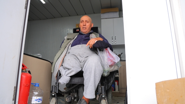 Enkazdan 6 gün sonra kurtuldu, kolunu ve bacağını kaybetti
Depremzede Nedirli: "Enkaz altında 6. gün Ankara'daki oğluma mesaj atabildim. Kolumu ve bacağımı kaybettim ama hayattayım"