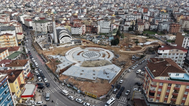 Çayırova'nın yeni meydan projesinde çalışmalar sürüyor