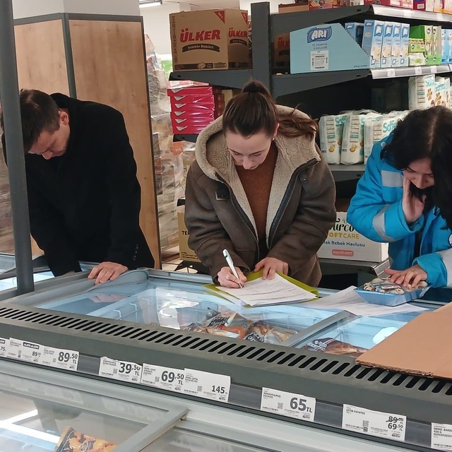 Hisarcık'ta satışa sunulan ürünlere yönelik denetim yapıldı