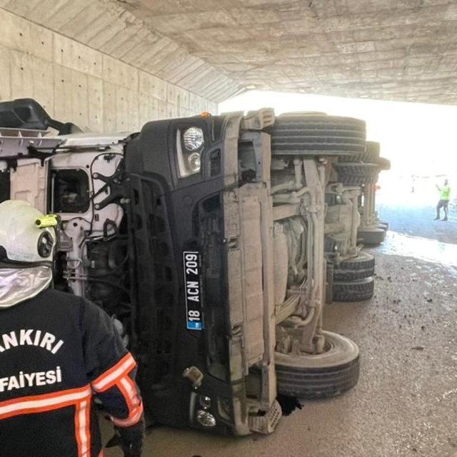 Çankırı'da devrilen tırdaki 4 kişi yaralandı