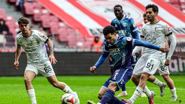 Samsunspor'da Elayis sevinci
Türk statüsüne geçen Elayis yerine 1 yabancı oyuncu kontenjanı açıldı