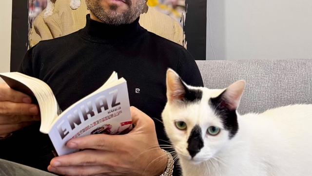 6 ŞUBAT DEPREMLERİNİN ÜÇÜNCÜ YILI - Enkazdan çıkararak sahiplendiği kedi ile dostluğunu kitaplaştırdı