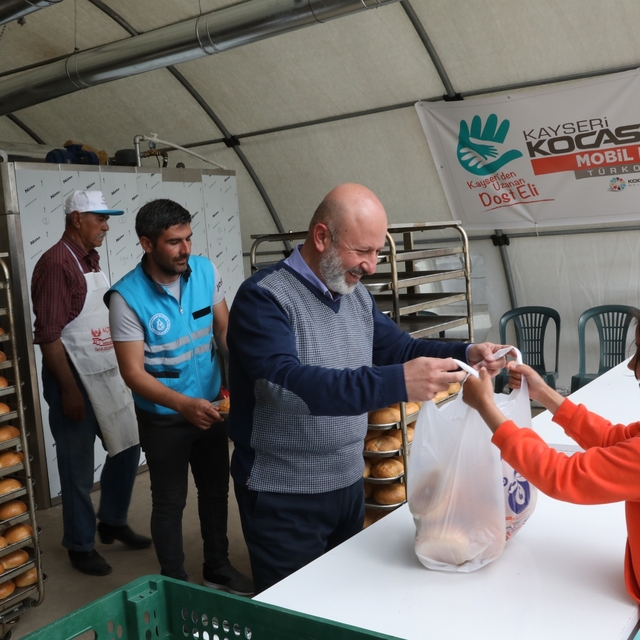 Başkan Çolakbayrakdar: "Depremzede kardeşlerimizin her daim yanındayız"
Koc...