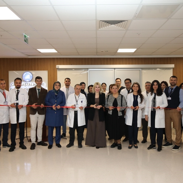 Akdeniz Üniversitesi Hastanesi'nde göz hastalıklarına lazer ile tedavi