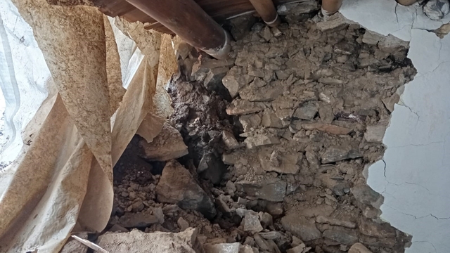 Batman'da heyelan: Kayaların düştüğü ev yıkıldı