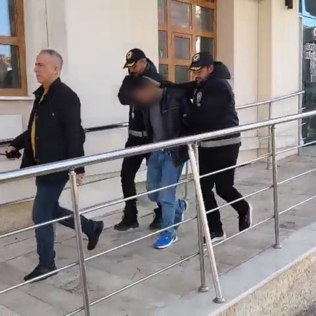 4 evden hırsızlık yapan şüpheli, montundaki fosforlu renk sayesinde yakalan...