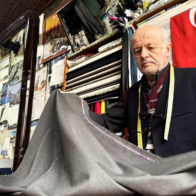 Mesleğinde yarım asrı geride bırakan terzi tarihi kentte zamana direniyor
7...