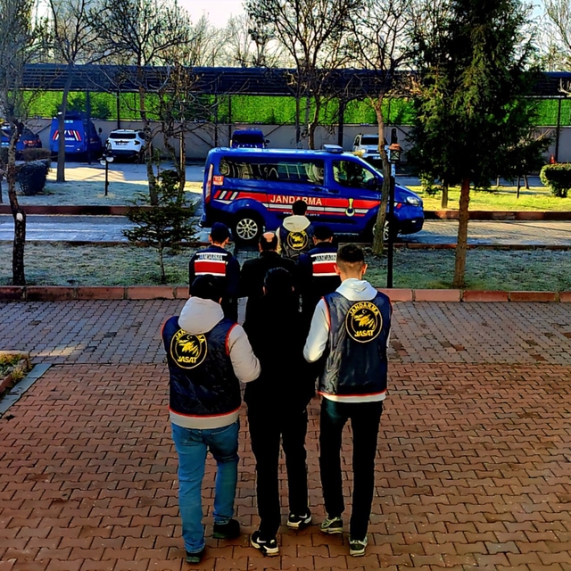 Aksaray'da aranan 2 şahıs JASAT'ın operasyonuyla yakalandı