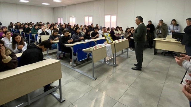 Doktor önlüğünü giyemeden vefat eden tıp öğrencisi okulunda yad edildi