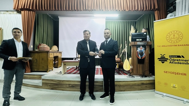 Konya Öğretmen Akademileri projesinde bağlama çeşitleri tanıtıldı