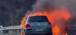 Ordu'da seyir halindeyken alev alan otomobil yandı