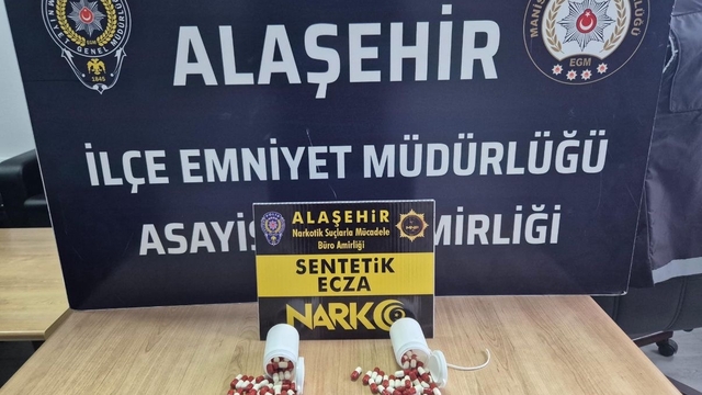 Alaşehir'de otomobilinde uyuşturucu hap bulunan şüpheli tutuklandı