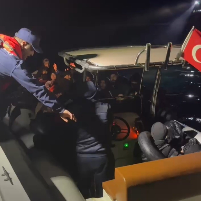İHA tespit etti, Sahil Güvenlik yakaladı: 39 göçmen, 1 organizatör, 1 firar...