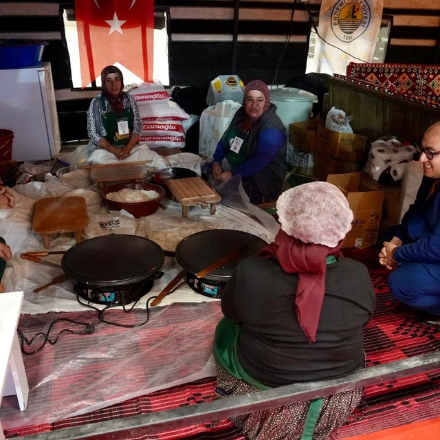 Yörüklerin 'Kıl çadırı' kuruldu fuarın gözdesi oldu
İstanbul'da EMITT fuarı...