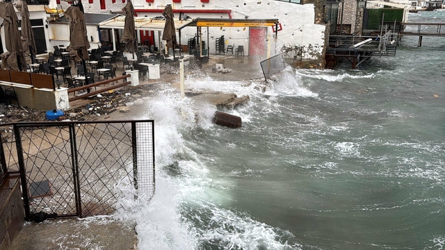 Bodrum'da feribot seferlerine fırtına engeli