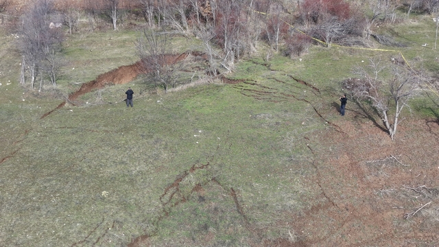Heyelan yaşanan köyde detaylı inceleme, tahliye gündemde