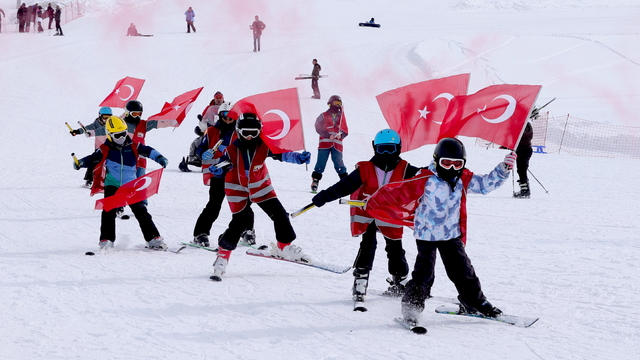Hakkari'de "Avrupa Kış Sporları Haftası" kapsamında etkinlikler yapıldı