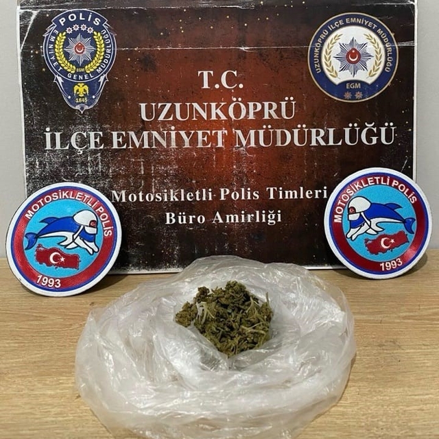 Edirne'de uyuşturucuya geçit yok: 1 şüphelinin üzerinde esrar ele geçirildi