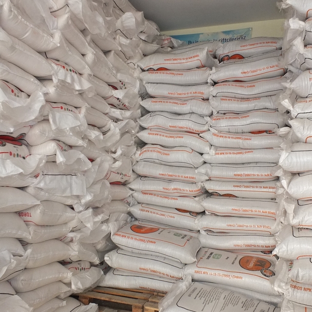 Burhaniye de Yağmurlar yağdı gübre satışları arttı