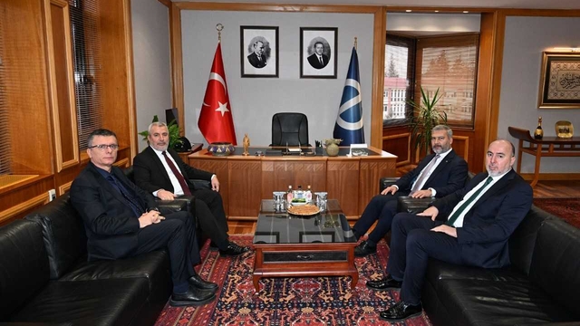 ÖSYM Başkanı Ersoy'dan Anadolu Üniversitesi Rektörü Adıgüzel'e ziyaret