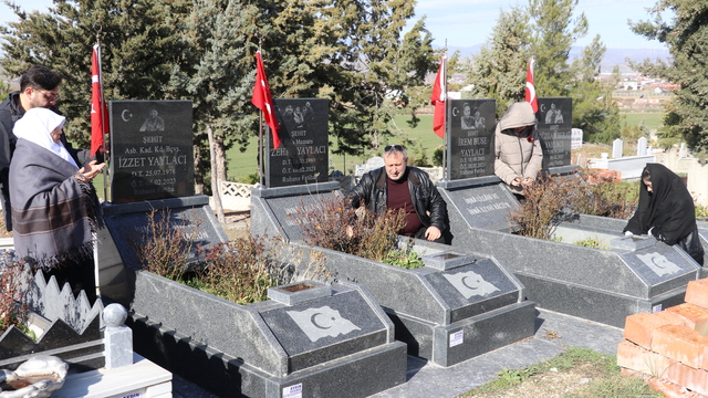 Asrın felaketinde kaybettiği 4 yakınının acısını ilk günkü gibi yaşıyor