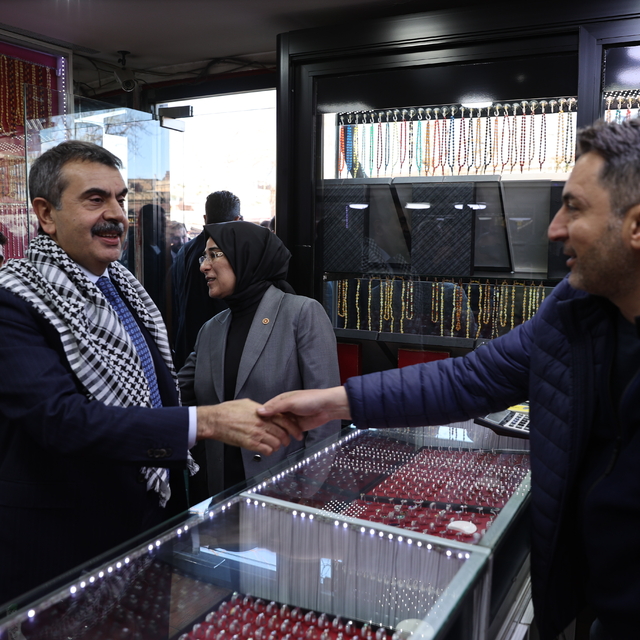 Milli Eğitim Bakanı Tekin, Şanlıurfa'da depremzedeler için okutulan mevlide...